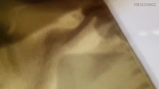 教授用肛交游戏和粗暴的性爱支配青少年