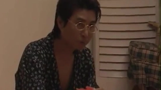最新情侣自拍流出-情趣黑丝套装小女友沙发上乖巧分腿让男友无套插入猛操 换学生装接着草内射 高清1080P版