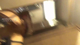 满身纹身的渣女露脸跟小哥啪啪性爱，敞亮刺激玩的开，亲小嘴舔鸡巴刮逼毛，无套爆草蹂躏玩弄骚奶子叫声好骚