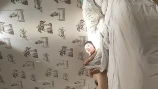 甜美小姐姐！奶子一大一小！掰开小骚穴特写，闺蜜旁边揉奶子