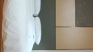 意外遭遇:青少年继妹在宿舍脱衣服