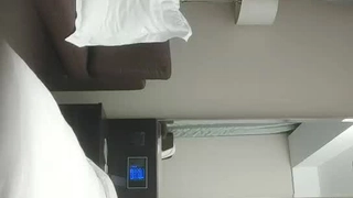 FC2PPV-3077044 溜まりに溜まった精子を2連続発射！イモかわ系の10代女子もお金に困ると危ない橋を渡ります。