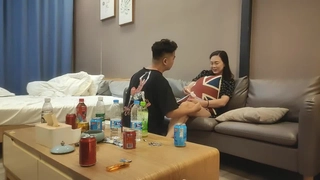浑身骚痒的西瓜妹妹，性感高跟黑白丝??激情裸聊搓奶抠B