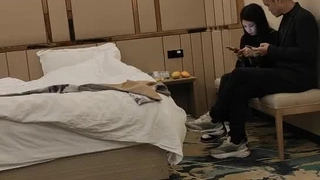 黑丝熟女大姐来验房勾搭搞装修的小哥激情啪啪，毛坯房内激情性爱交大鸡巴，无套爆草抽插干的冒白浆吞精