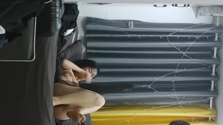 大乔抱枕头正能量图片反差女友在公厕帮我口交