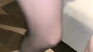 近期下海网红御姐，浴室洗澡湿身，揉捏两个大奶子，S型身材翘臀摆弄，掰开多毛小穴，小洞紧致