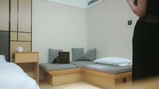 [短视频区] 新交的大学生女朋友，看样子没谈过几个，一直求饶。\n好久没更新了，大家关注别走丢。