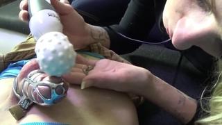 戴眼镜的少女性爱:被捆绑,被堵住嘴,被挑逗