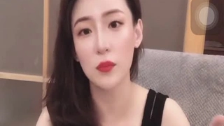 黄发妹子白皙皮肤自慰秀,逼逼粉嫩全裸自摸道具JJ抽插非常诱人