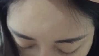 气质白皙御姐范美女，透明装看的一清二楚，道具自慰，特写白虎一线天
