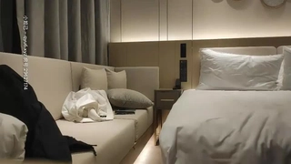 女学生放学后家中与父亲