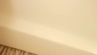 苗条美腿少妇 黑丝袜美腿 粉穴假屌插入 抠逼娇喘 看着很爽的样子